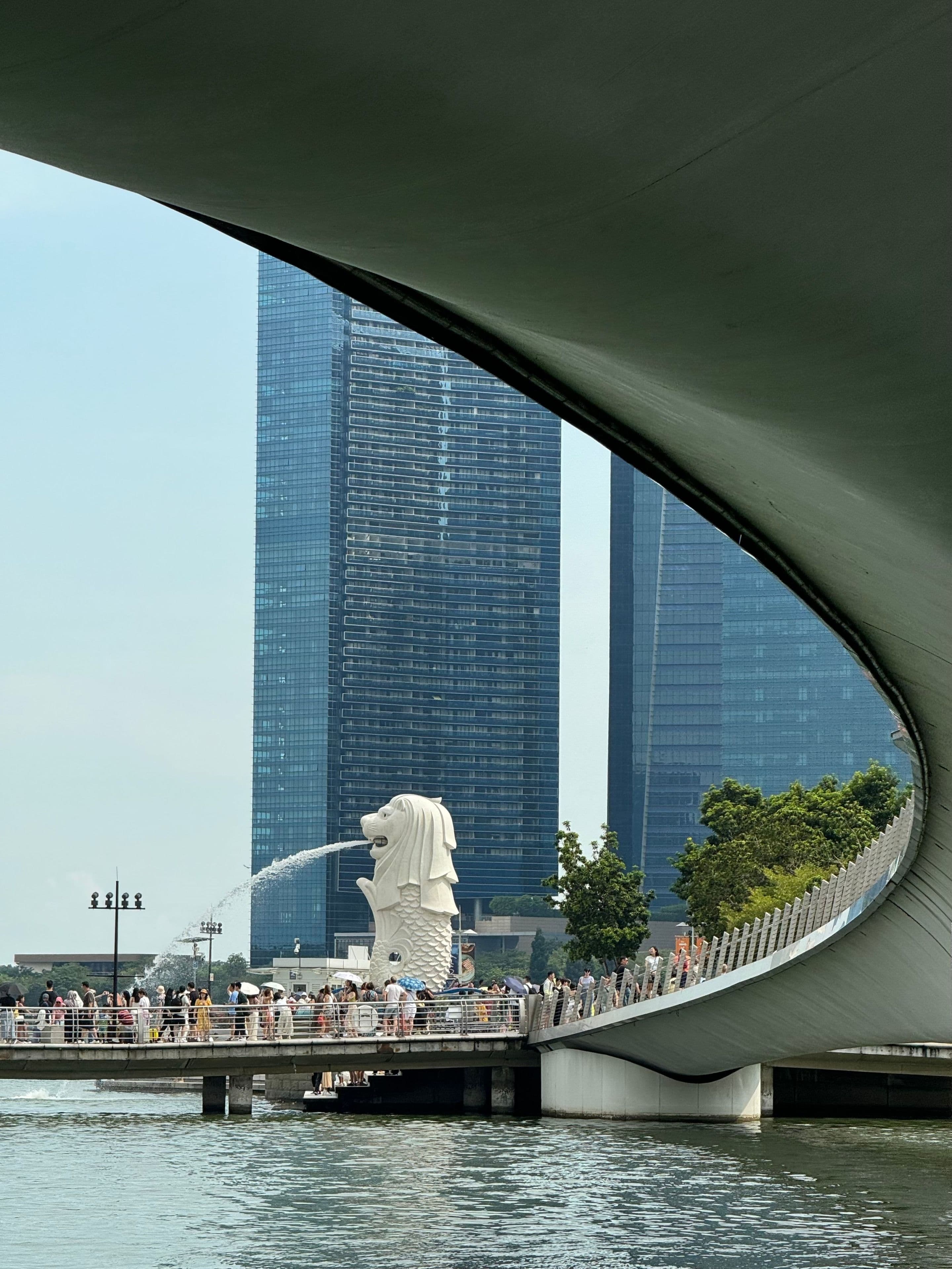 The Merlion and Marina Bay skyline, Singapore
